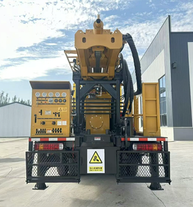 Plateforme de forage de puits montée sur camion, système hydraulique jaune avec panneau de commande et flèche de forage - Product Image 4