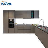 Cuisine complète sur mesure, style moderne, durable, avec appareils encastrés, unité de cuisine sur mesure