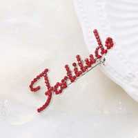 Strass grec triangle delta dame fortitude broche breloques 1913 ans cristal rouge lettre broche broches