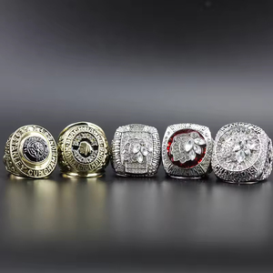 Alliage de haute qualité en gros transfrontalier pour 1934 1961 2010 2013 <span class=keywords><strong>Chicago</strong></span> Blackhawks Hockey Championship Rings Plaqué or 18 carats - Product Image 1