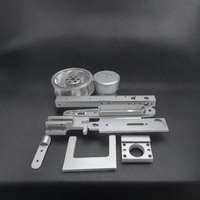 Dés de jeu personnalisés en titane et cuivre de grande taille, à six faces, ornés, usinés CNC et brochés par électroérosion à fil