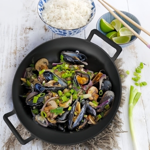 <span class=keywords><strong>Wok</strong></span> de Hierro Fundido Pre-Sazonado con Tapa de Madera para Cocinar a la Salteada - Product Image 6