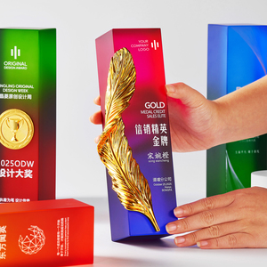 Trofeo de Cristal con Diseño Creativo de Cubo de <span class=keywords><strong>Rubik</strong></span> |   Premios Personalizables de Alta Gama para Competiciones y Eventos Corporativos - Product Image 2