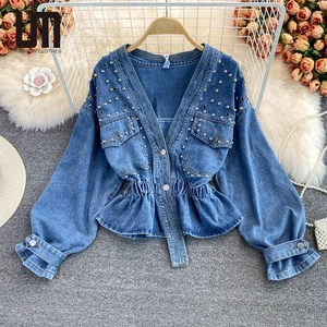 Liu <span class=keywords><strong>Ming</strong></span> Trending 2025 Otoño Nueva llegada Estilo coreano Mujeres Casual Cuello en V Loose Fit Recortada Cintura Chaqueta de mezclilla - Product Image 1
