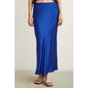 Elegante Falda Tubo de Satén Azul Marino con Corte en Biás, Cómoda para la Noche - Product Image 3