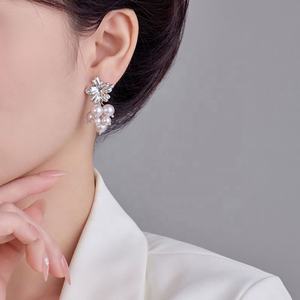 Pendientes de Botón Geométricos de Moda de Manta Rose, Circonita, Cobre Chapado en Oro, Diseño de Borla de Perlas de Imitación, Regalo para Mujer - Product Image 4