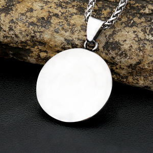 Yunnique – collier avec pendentif Saint George en acier inoxydable, breloque ronde, design de dragon équestre, bijoux pour hommes, cadeau - Product Image 3