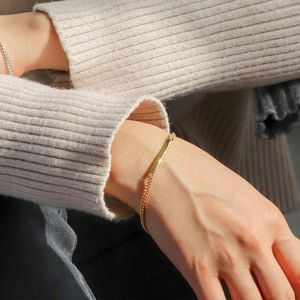 Bracelet cubain fin unisexe en laiton plaqué or PVD 18 carats avec zircon, style simple, barre incurvée, tendance, pour anniversaire - Product Image 2