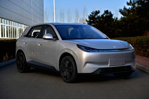 Nuovi Veicoli Elettrici Arctic Fox T1 2025 320 PRO con Motore da 95kW/176Nm e Batteria da 33.4kWh per Uso Quotidiano e Pendolarismo - Product Image 3