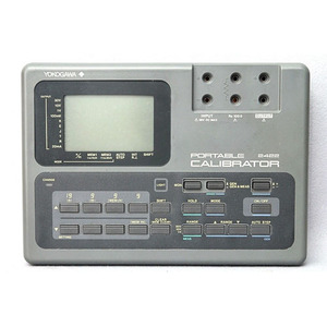 Calibrateur portable Yokogawa 2422 du Japon, OEM/ODM personnalisable, garantie de 3 ans, écran LCD 7 segments - Product Image 1