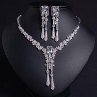Set Perhiasan Gaun Pengantin Bunga Zirkon Berlian Mewah dengan Rumbai, Aksesoris Kalung dan Anting Pengantin Sederhana untuk Wanita