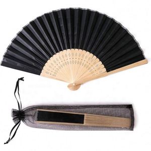 พัดมือพับได้ทำจากผ้าไหมเทียมสีดำ ลายไม้ไผ่ ของชำร่วยงานแต่งงาน ของขวัญงานเลี้ยงฉลองเด็กแรกเกิด พร้อมถุงของขวัญ - Product Image 1