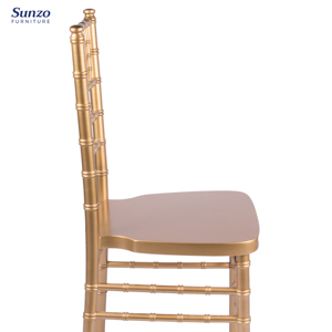 เก้าอี้เชียวารีไม้เนื้อแข็งสีทองหรูหรา - ดีไซน์ทันสมัย แข็งแรง ทนทาน ซ้อนเก็บได้ เหมาะสำหรับงานแต่งงาน งานจัดเลี้ยง <span class=keywords><strong>โรงแรม</strong></span> ห้องบอลรูม - Product Image 3