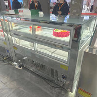 Vitrine Réfrigérée Simple Niveau pour Présentation de Desserts au Chocolat, Pâtisseries et Gâteaux – Équipement de Réfrigération pour Boulangeries et Pâtisseries