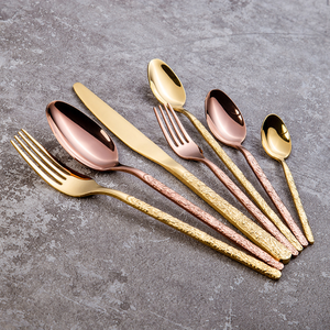 Set di <span class=keywords><strong>posate</strong></span> <span class=keywords><strong>dorate</strong></span> in acciaio inossidabile 18/10 con logo di lusso lucidato a specchio in oro per matrimonio - Product Image 6