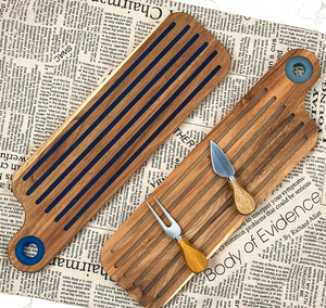 เขียงไม้กระถินณรงค์เคลือบอีพ็อกซี่ลายริเวอร์ พร้อมร่องสำหรับน้ำผลไม้ เหมาะสำหรับการอบขนม ขายส่ง - Product Image 3