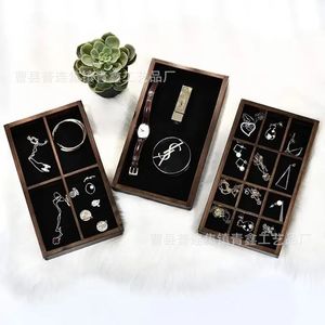 Support de rangement à bijoux en bois multi-niveaux, organisateur de bureau coulissant à 3 niveaux pour boucles d'oreilles, colliers et montres - Product Image 3