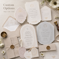Invitation de mariage personnalisée en relief floral, impression de bordure baroque ornée avec monogramme et armoiries en feuille d'or