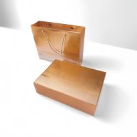Sacs cadeaux en papier personnalisés avec estampage à chaud en feuille d'or, sacs shopping élégants en papier pour emballage cadeau, vente en gros