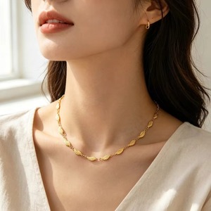 สร้อยคอสแตนเลสสตีลลายใบไม้ สร้อยคอแบบโชคเกอร์ เครื่องประดับโลหะสำหรับผู้หญิงและเด็กผู้หญิง - Product Image 3