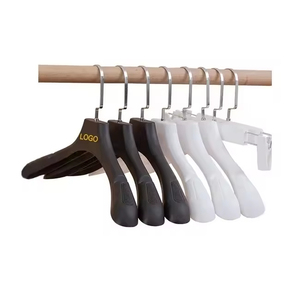 Cintres à vêtements noirs de luxe personnalisés à bas prix, <span class=keywords><strong>cintre</strong></span> pour sac de costume blanc, <span class=keywords><strong>cintre</strong></span> pour chemise, <span class=keywords><strong>cintre</strong></span> <span class=keywords><strong>en</strong></span> plastique antidérapant pour costume avec logo - Product Image 2