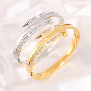 Le nouveau bracelet Kaka serti <span class=keywords><strong>de</strong></span> pierres est adapté aux femmes pour prendre un <span class=keywords><strong>bain</strong></span> sans se décolorer. Il est en acier inoxydable - Product Image 1