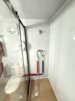 Remorque de toilettes mobiles de luxe pliable et personnalisable : Sanitaire portable avec douche, WC et chauffage/climatisation, idéal pour les événements
