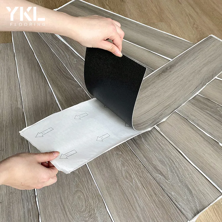하이 퀄리티 도매 새로 디자인 유행 방수 내마모성 자체 접착 PVC 바닥