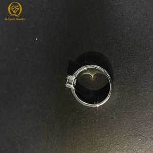 Anillo de Diseño Personalizado para Mujer, Corte Princesa Cuadrado, Diamante Cultivado en Laboratorio, Oro Blanco de 10K, Talla Personalizada/Grabado Interior para Boda - Product Image 4