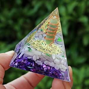 <b>Crystal</b> <b>Chip</b> Pyramid Resin Epoxy Craft Desktop Ornament Home Decoration Green Aventurine White <b>Crystal</b> Collection Gift - Product Image 2