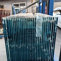 Verre trempé de luxe avec panneaux de garde-corps à canal en U 12 mm pour balcon extérieur Verre trempé haut de gamme sans cadre