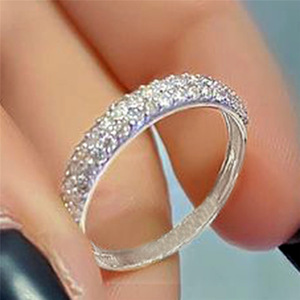 Elegante Anello da Coppia a Tre File di Zirconi, Design Minimalista Impilabile, Gioiello di Moda per Donna, Uso Quotidiano, Regalo Chic - Product Image 4
