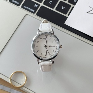 Montre-bracelet pour femme en cristal rose, cadran rond petit format, couleur or rose - Product Image 4