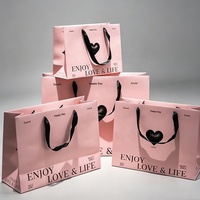 Sacs en papier rose personnalisés de luxe avec logo imprimé sur mesure, sacs cadeaux boutique haut de gamme avec poignée en ruban