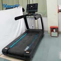 Tapis roulant commercial Bickfit V10, moteur électrique ABS 3-7HP, inclinaison manuelle, écran LED et utilisation en salle de sport, vitesse 15-20 km/h