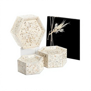 Ensemble de 3 supports à gâteaux de tailles différentes avec forme personnalisée de haute qualité, supports à gâteaux en chocolat fabriqués en Inde - Product Image 1