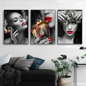Labbra rosse che fumano tela pittura Sexy bianco nero stampato arte della parete con dollari in fiamme Poster per la decorazione del soggiorno - Product Image 5
