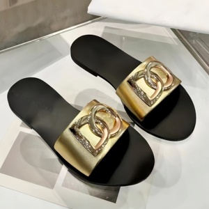 Sandales en cuir véritable DG pour femmes de haute qualité, nouvelle collection de marque de luxe, tongs plates, talons hauts élégants et raffinés - Product Image 1