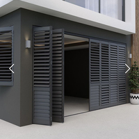 Système de stores solaires coulissants modernes en aluminium pour l'extérieur avec persiennes réglables pour le contrôle de la confidentialité des hôtels et villas