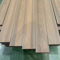 Planches de terrasse extérieures durables, lisses et élégantes en WPC co-extrudé – Lames composites contemporaines pour l'extérieur