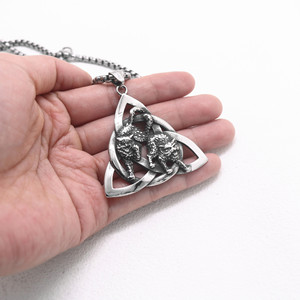 Yunnique-collar con colgante triangular de acero inoxidable para hombre y mujer, joyería de moda con diseño geométrico - Product Image 4