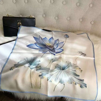 En gros Foulard carré en polyester et soie satinée imprimé, petit accessoire de mode polyvalent pour femme, pour cheveux, cou et sac, à motifs artistiques