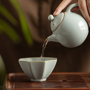Taza de té octogonal de porcelana Ru Ware con esmalte craquelado, taza de té tradicional china de Kung Fu para uso doméstico. - Product Image 4