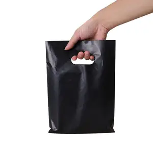 अतिरिक्त लोगो विकर्ण कपड़े उपहार बैग के साथ हाथ से ले जाने वाले रंगीन खाली छिद्रित फ्लैट मुंह वाला गैर-बुने हुए कपड़े का बैग
