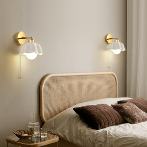 โคมไฟ LED ติดผนังข้างเตียงในโรงแรมดีไซน์ทรงสี่เหลี่ยมสไตล์โมเดิร์นแบบมินิมอลลิสต์ตั้งโต๊ะเหล็ก E27โต๊ะโซฟาอ่านหนังสือโคมไฟติดผนัง - Product Image 1