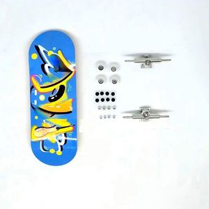 Mini Patinetas Personalizadas de Madera de Arce, Juguetes de Patineta de Dedo, Mini Patinetas de Dedo - Product Image 1