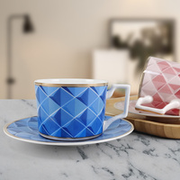 Service de vaisselle moderne en porcelaine fine à motifs géométriques, assiettes et bols rouges, bleus et à bord doré pour la maison, la cuisine, la salle à manger, la restauration, vente en gros