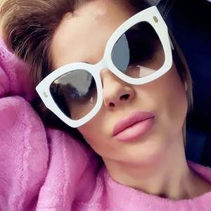 Lunettes de soleil œil-de-chat tendance 2021, élégantes, avec logo personnalisé, verres dégradés, protection UV400, surdimensionnées, carrées, pour femmes - Product Image 1