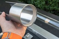 Chauffe-terrasse extérieur à granulés en acier inoxydable avec tube en verre pour une ambiance lumineuse et chaleureuse dans votre patio, jardin et cour arrière