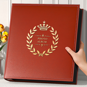 Album photo avec couverture en cuir rouge, embossage doré, design couronne, 12x12 pouces, pour souvenirs de mariage - Product Image 1